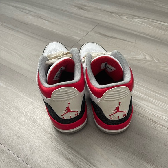 Jordan 3 Retro. Size 9.5 - Picture 2 of 4